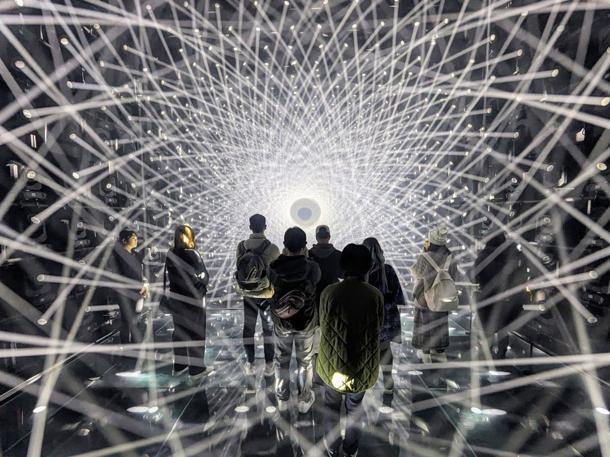 غرفة مصابيح في teamLab